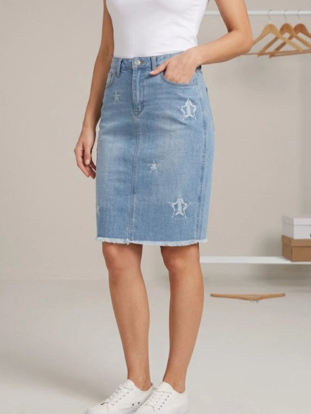 Buffalo David Bitton Ivy Embroidered Star Denim Pencil Skirt High Rise Size 25 N - Picture 6 of 6